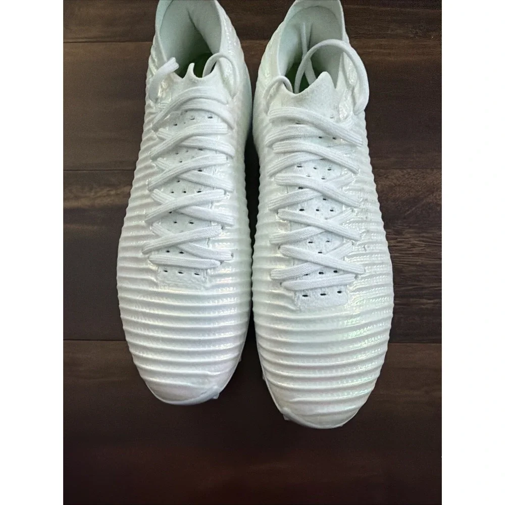 New Mens Under Armour Blur Pro Football Cleats Size 8 White Iridescent